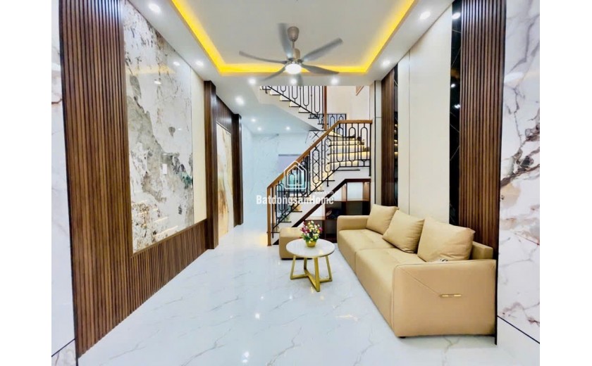 Nhà mới 2 tầng sàn 42m2, Vuông – Quang Trung QV